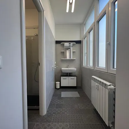 Cozy 1 - Center Train Station